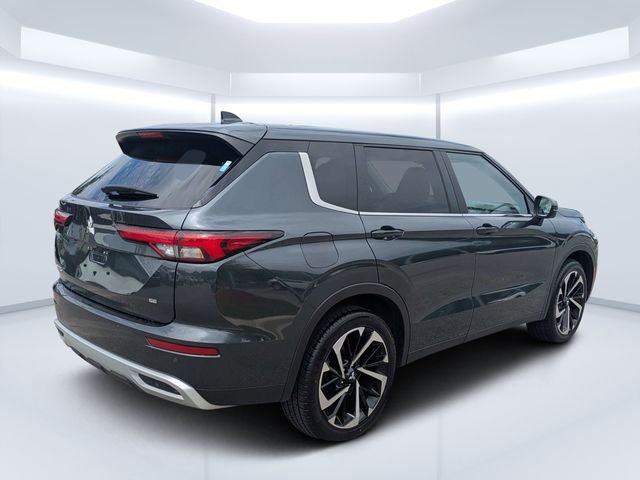 Used 2024 Gray Mitsubishi SE image 3