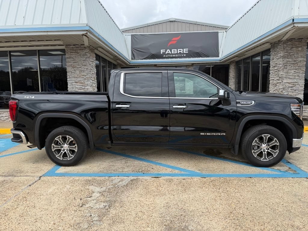 Used 2025 Onyx Black GMC SLT image 3