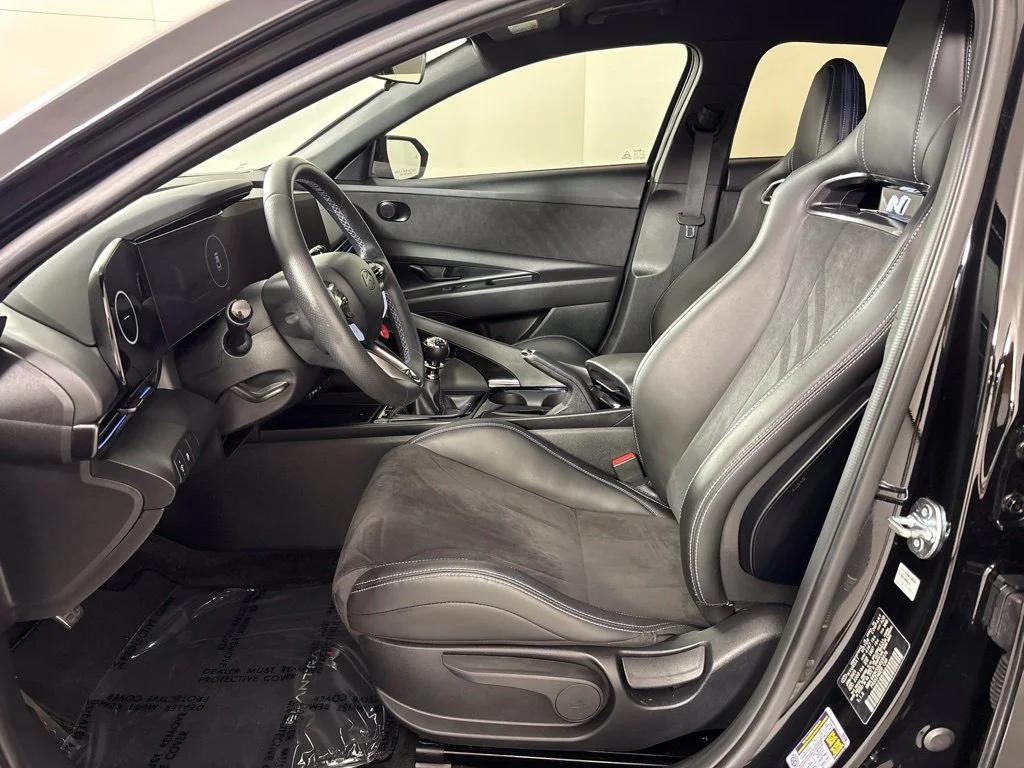 Used 2025 Black Hyundai Base image 27