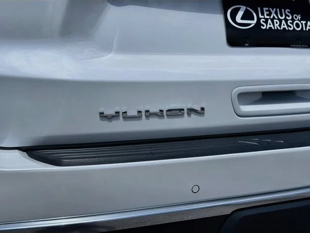 Used 2022 White Frost Tricoat GMC Denali image 11