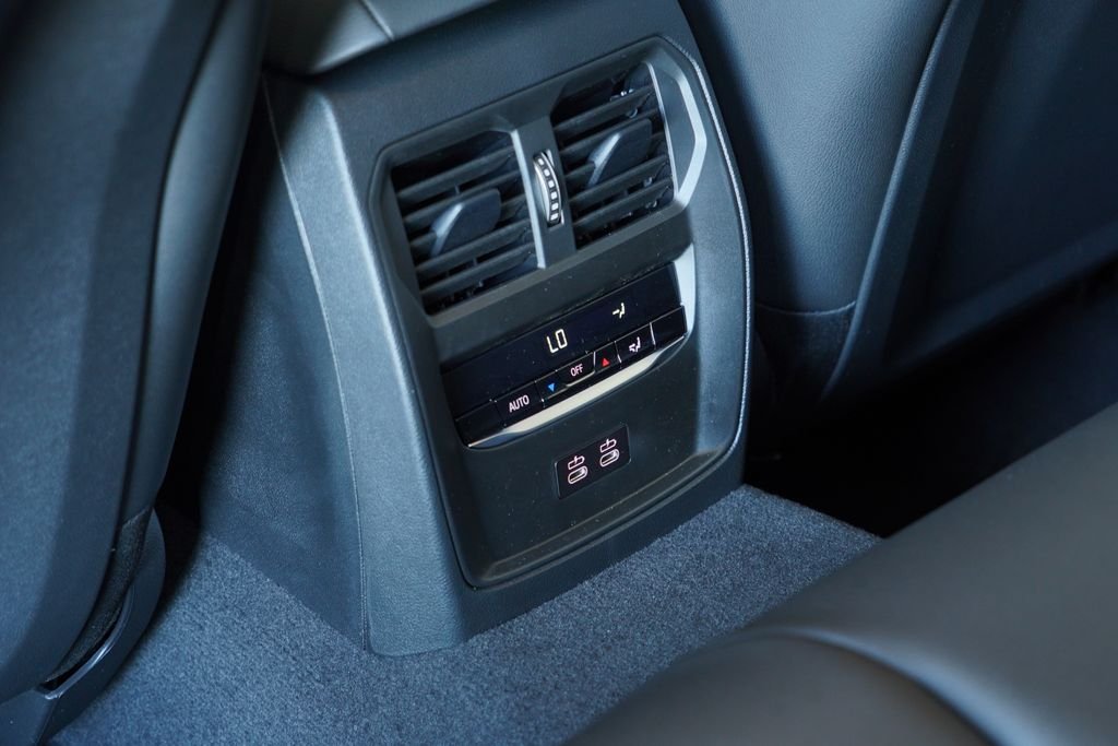 New 2026 Alpine White BMW 330i image 29
