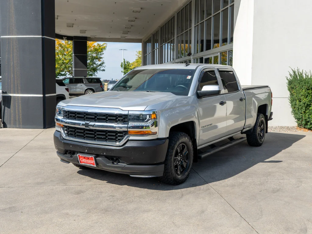Used 2018 Silver Chevrolet LT image 3