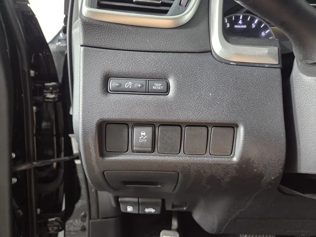 Used 2018 Magnetic Black Metallic Nissan S image 22