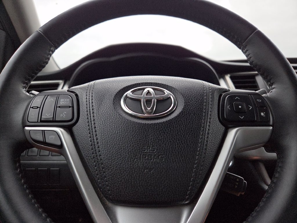 Used 2016 Blue Toyota XLE V6 image 22