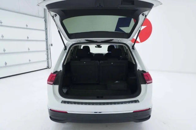 Used 2022 WHITE Volkswagen S image 9