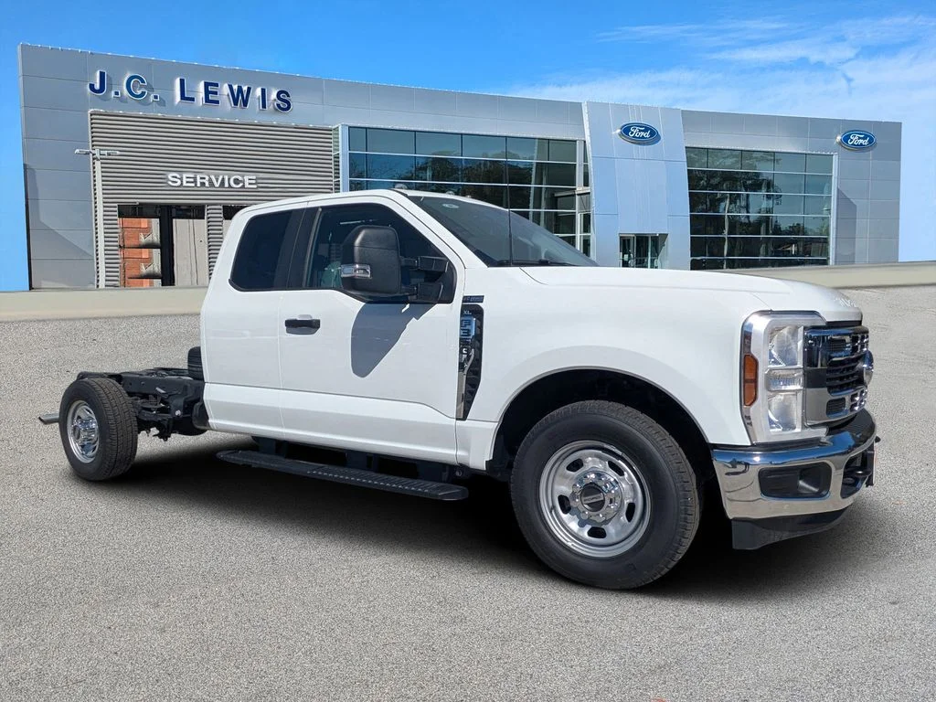 2025 Ford F-350 XL SuperCab 168-In SRW's photo
