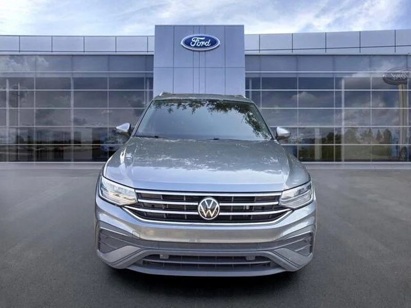 Used 2023 Platinum Gray Metallic Volkswagen SE image 3