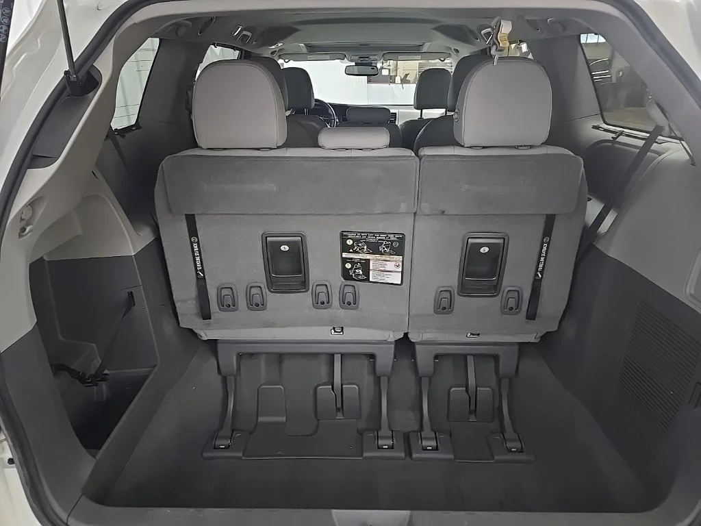 Used 2020 White Toyota XLE image 12