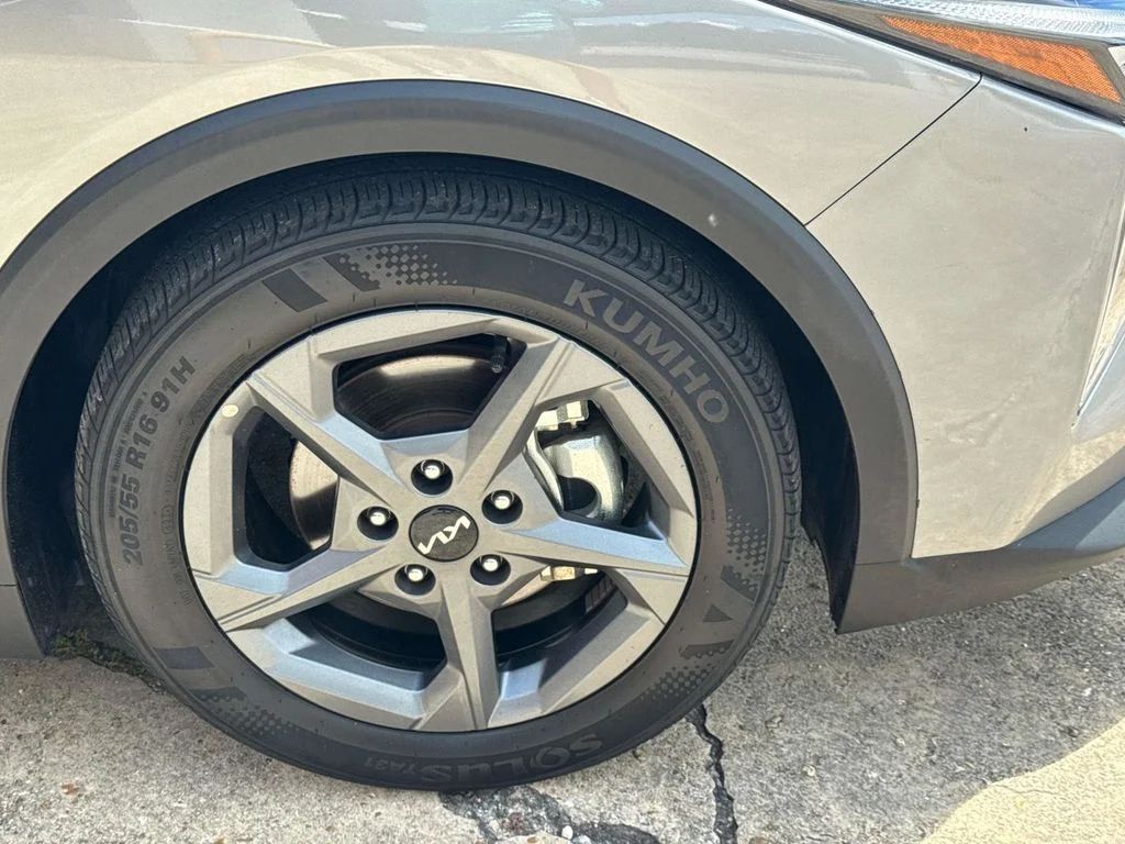 2025 Kia K4 LXS - Photo 10
