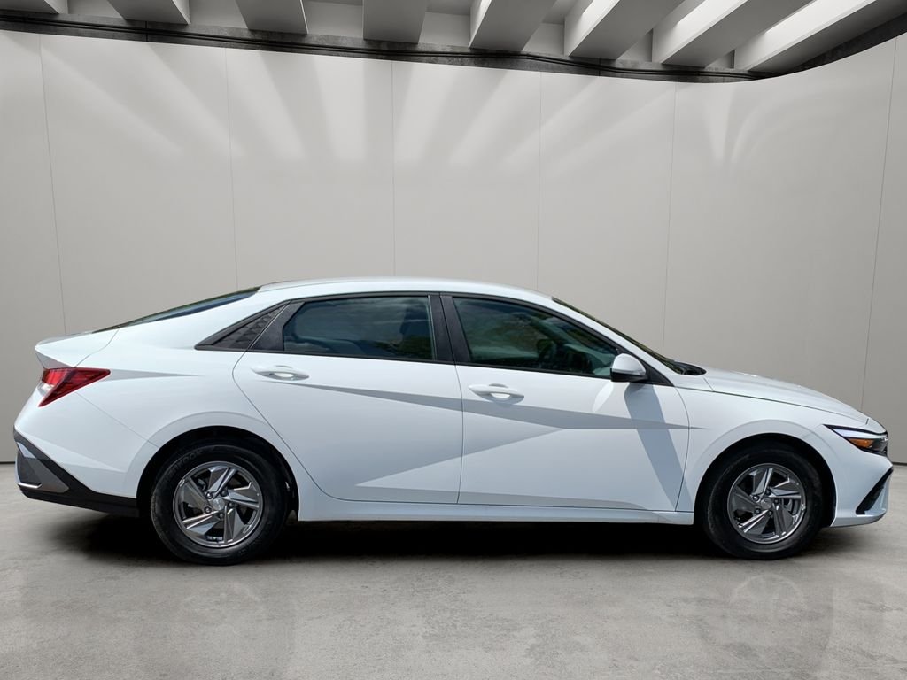 2026 Hyundai Elantra SE - Photo 6