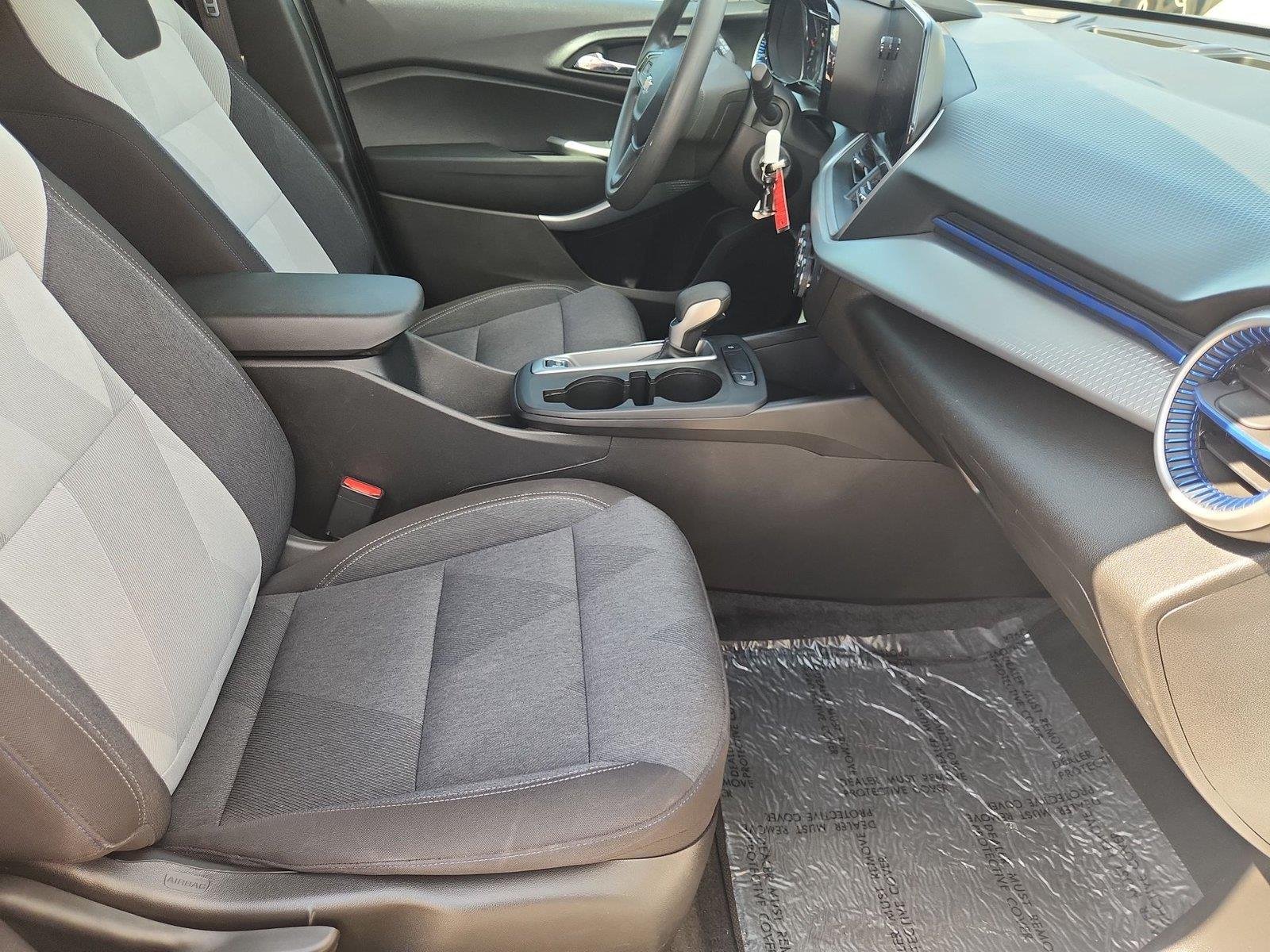 Used 2025 Summit White Chevrolet LS image 24