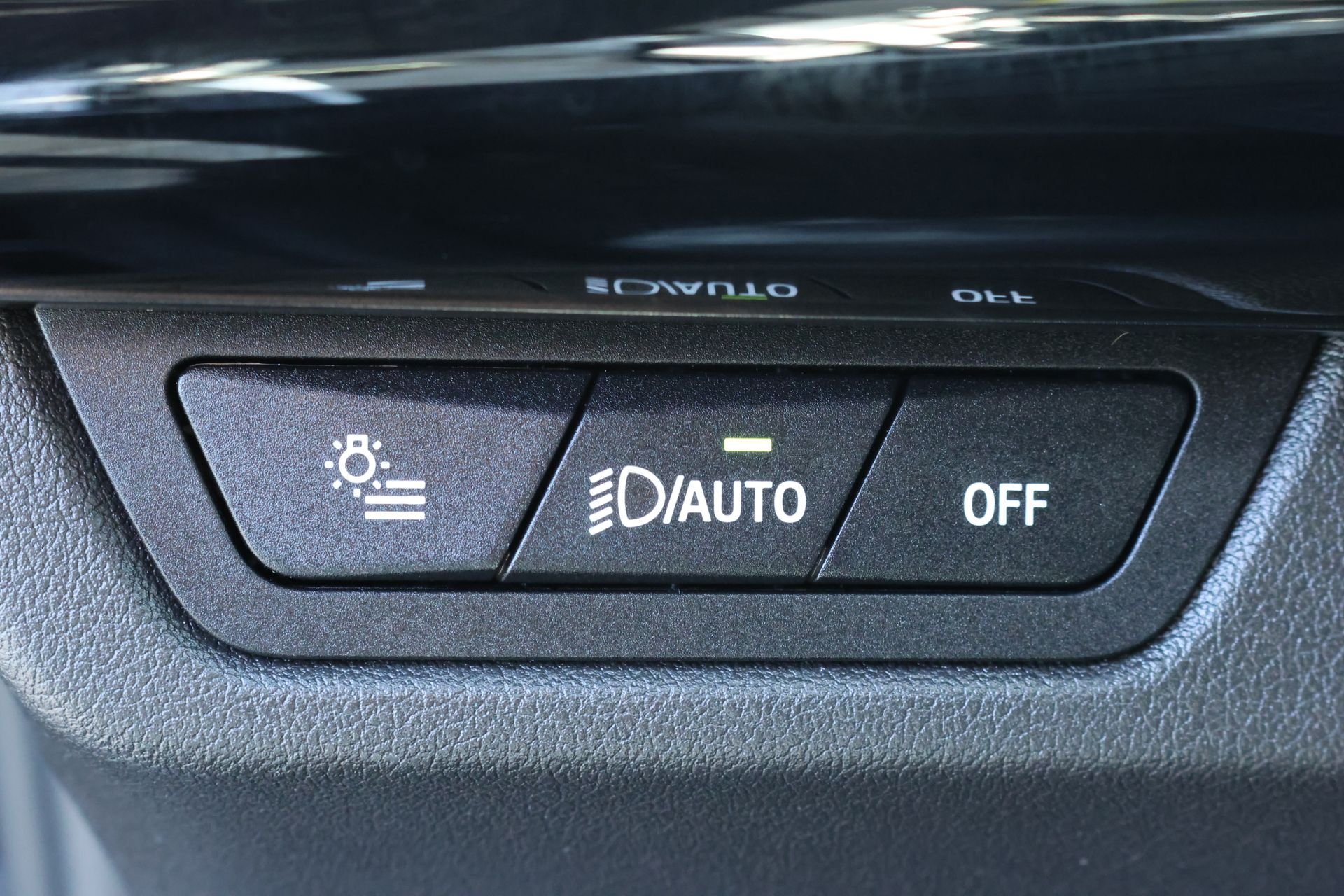Used 2025 Black BMW xDrive28i image 16