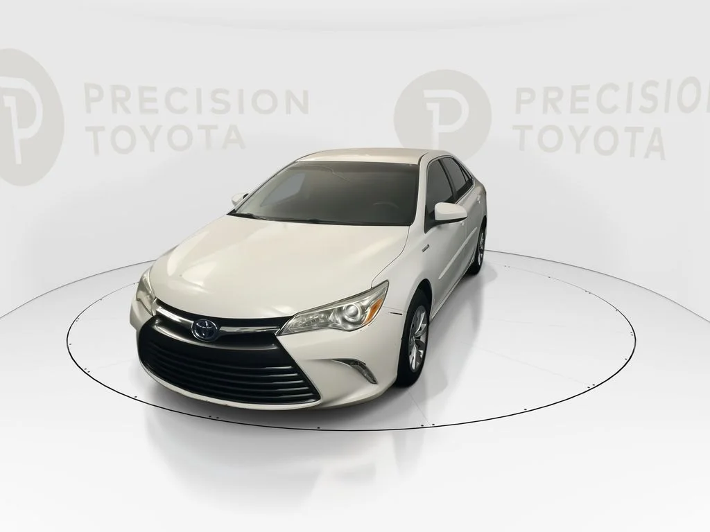 Used 2017 Super White Toyota LE image 7