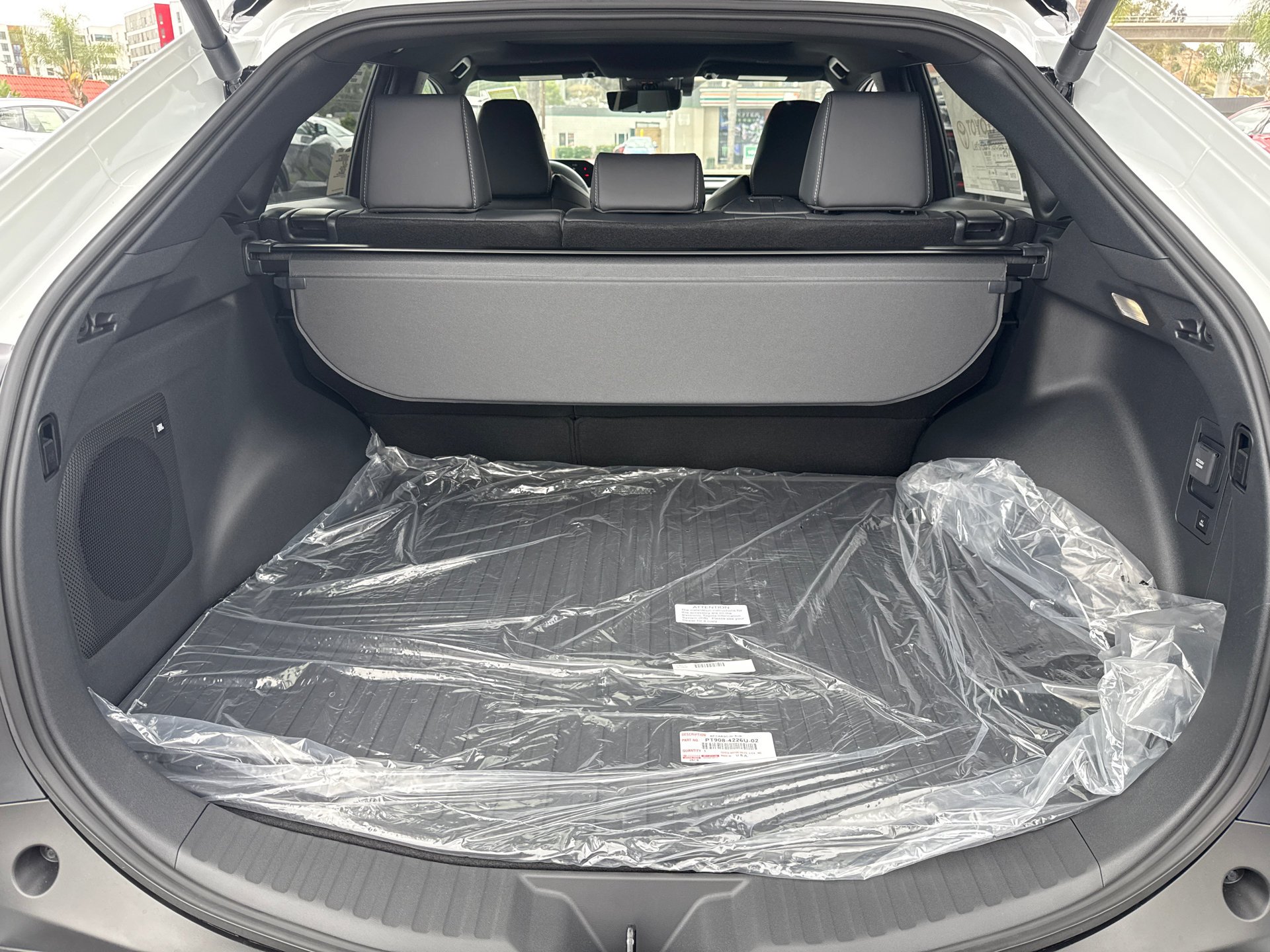 New 2026 Wind Chill Pearl with Midnight Black Metallic roof <sup>1</sup> Toyota  Limited image 12