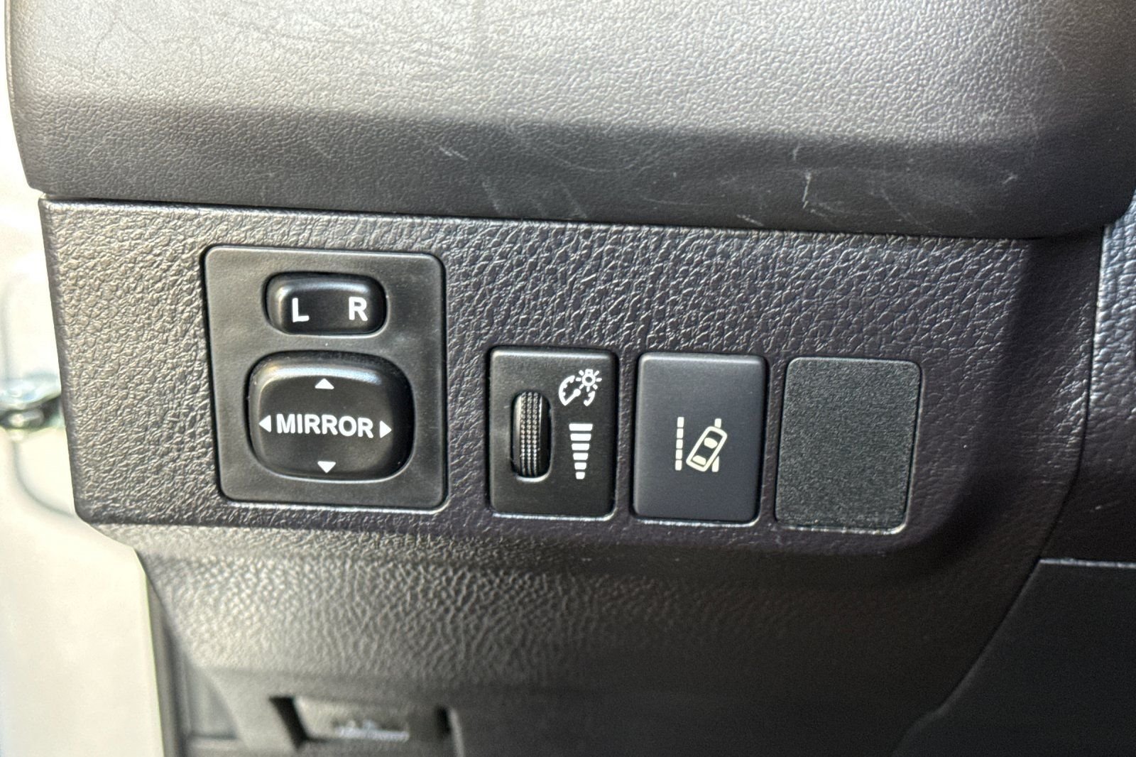 Certified Used 2017 Silver Toyota LE image 31