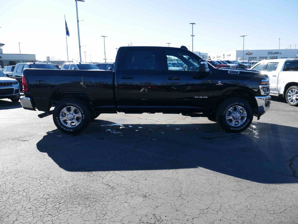 New 2026 Diamond Black Crystal Pearl-Coat Exterior Paint RAM BIG HORN image 25