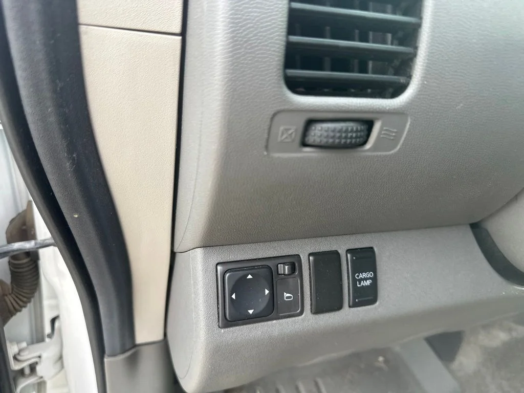 Used 2011 White Nissan SL image 8