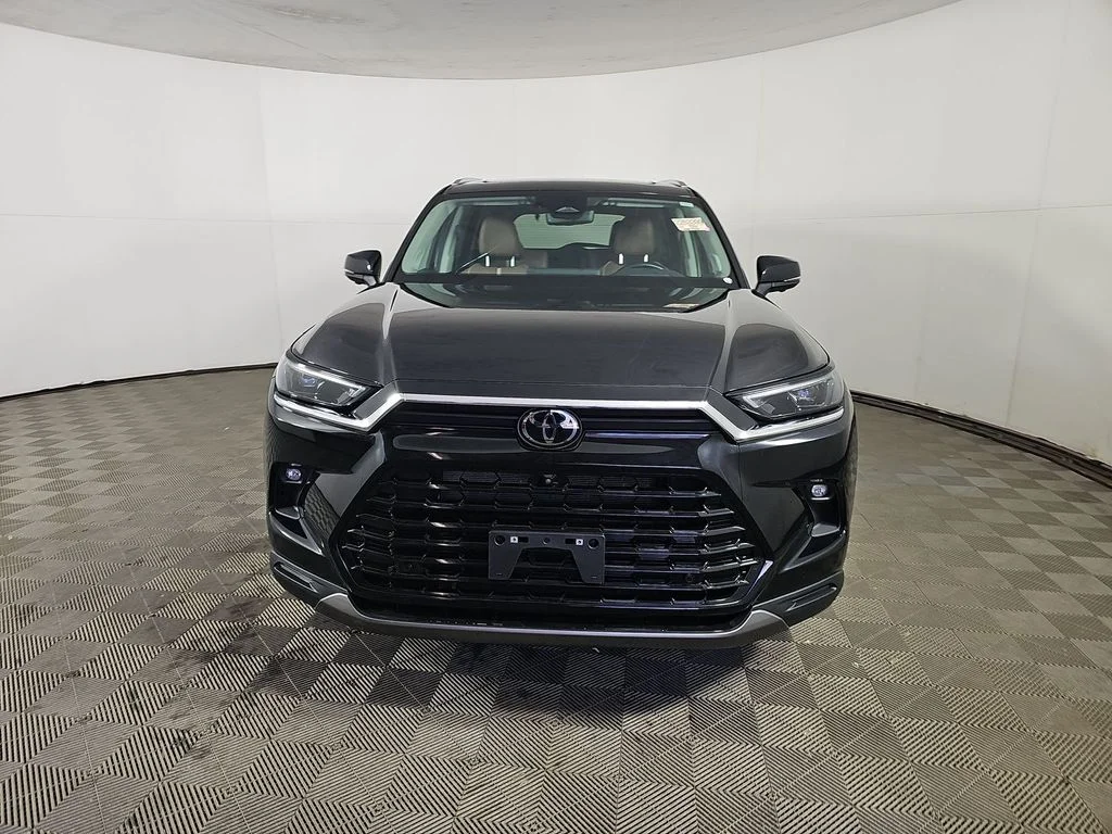 Used 2024 Toyota Grand Highlander Platinum with VIN 5TDAAAB59RS010794 for sale in Kansas City