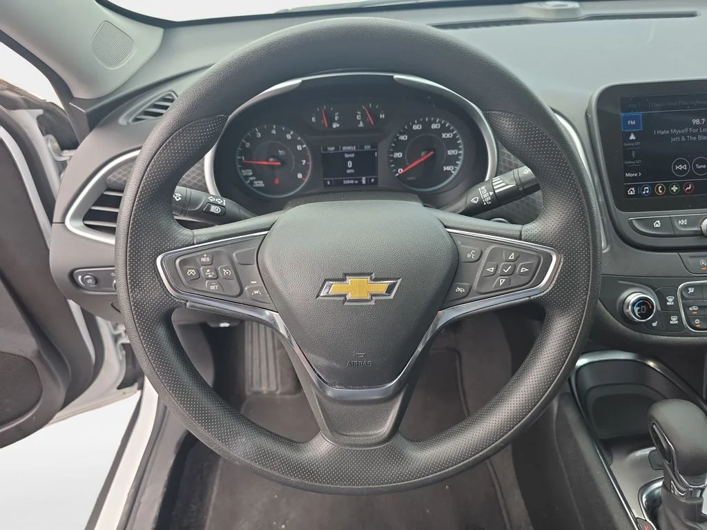 Used 2025 Summit White Chevrolet LT image 13