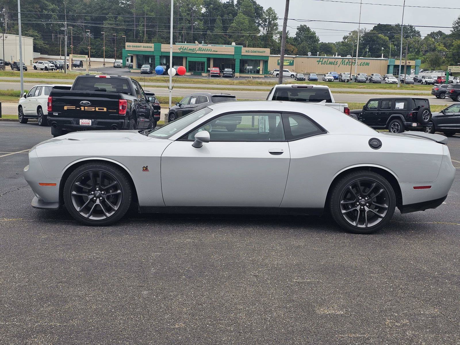 Used 2022 Triple Nickel Clearcoat Dodge R/T Scat Pack image 7