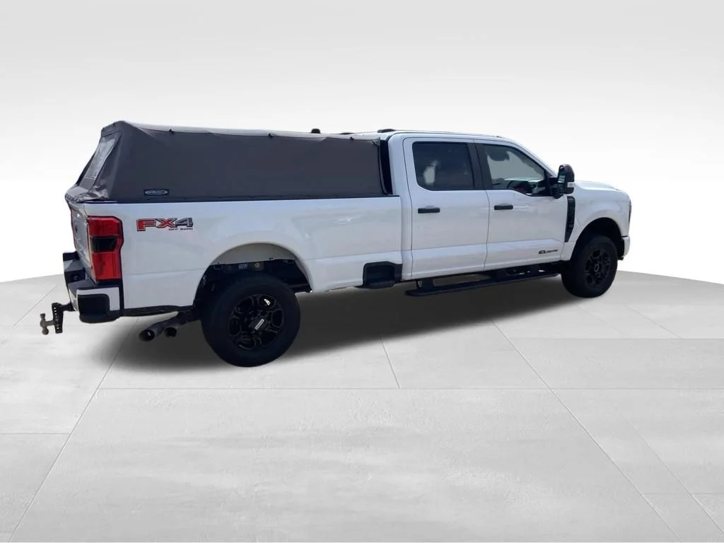 Used 2025 White Ford XL image 17
