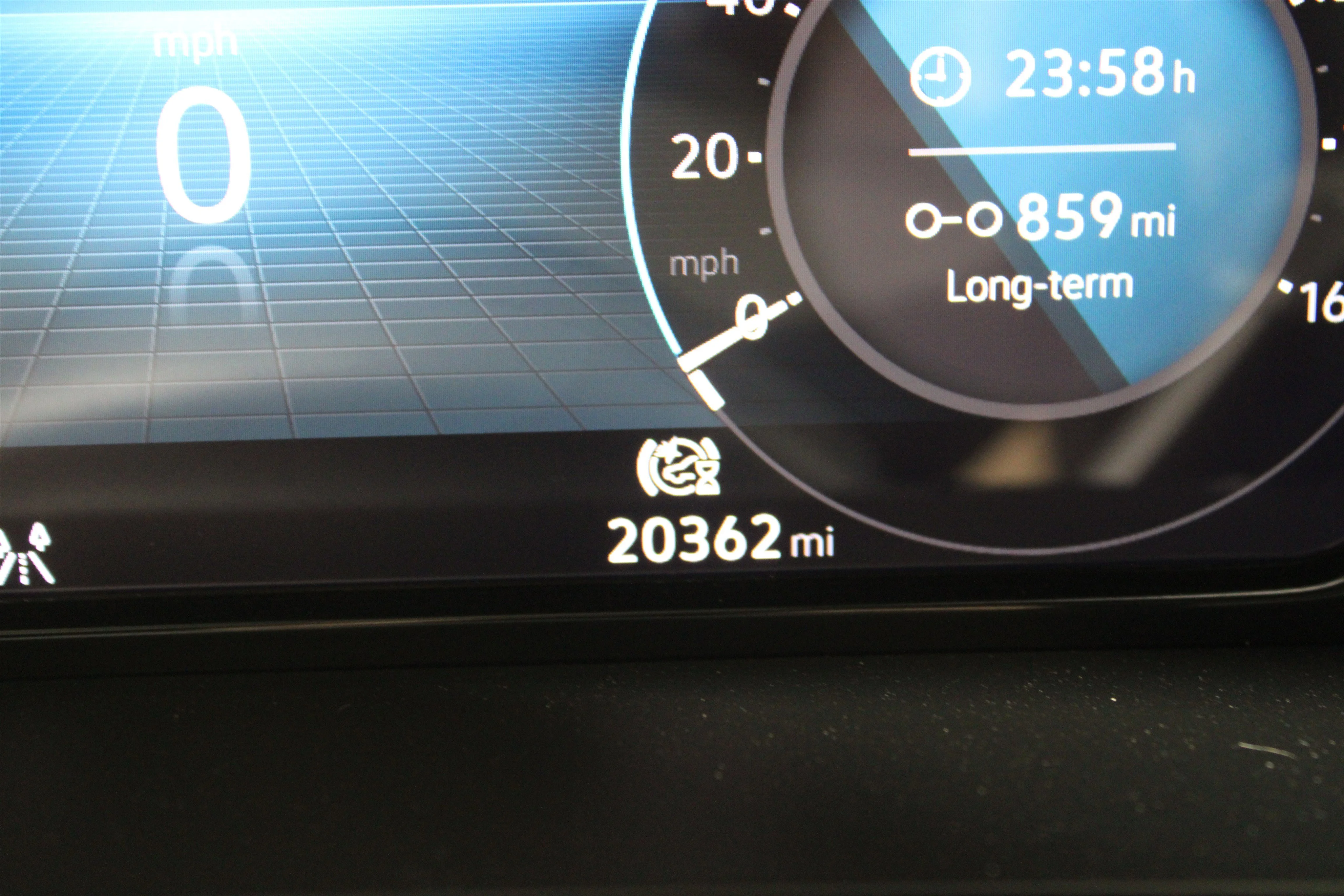 Used 2025 Silver Volkswagen 2.0T SE w/Technology image 12