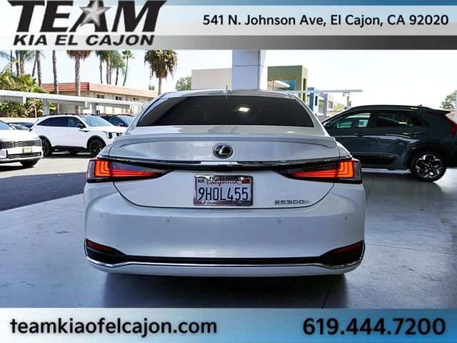 Used 2024 White Lexus 300h Ultra Luxury image 9