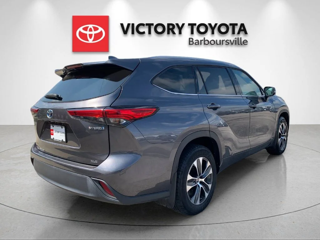 Used 2022 Gray Toyota XLE image 7