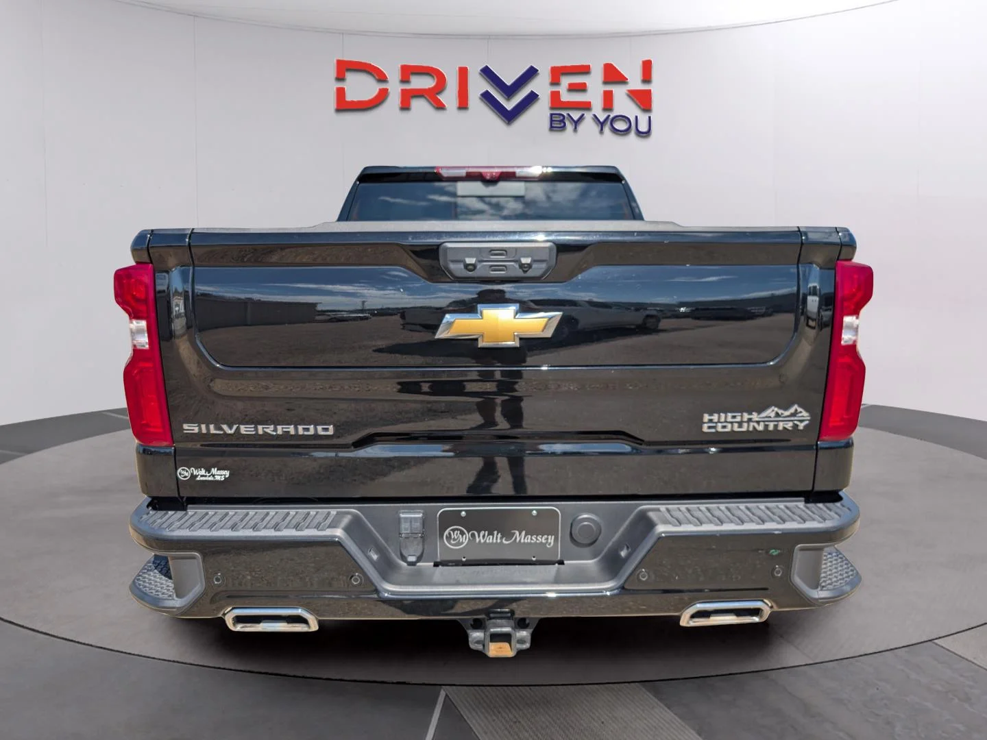 Used 2025 Black Chevrolet High Country image 4