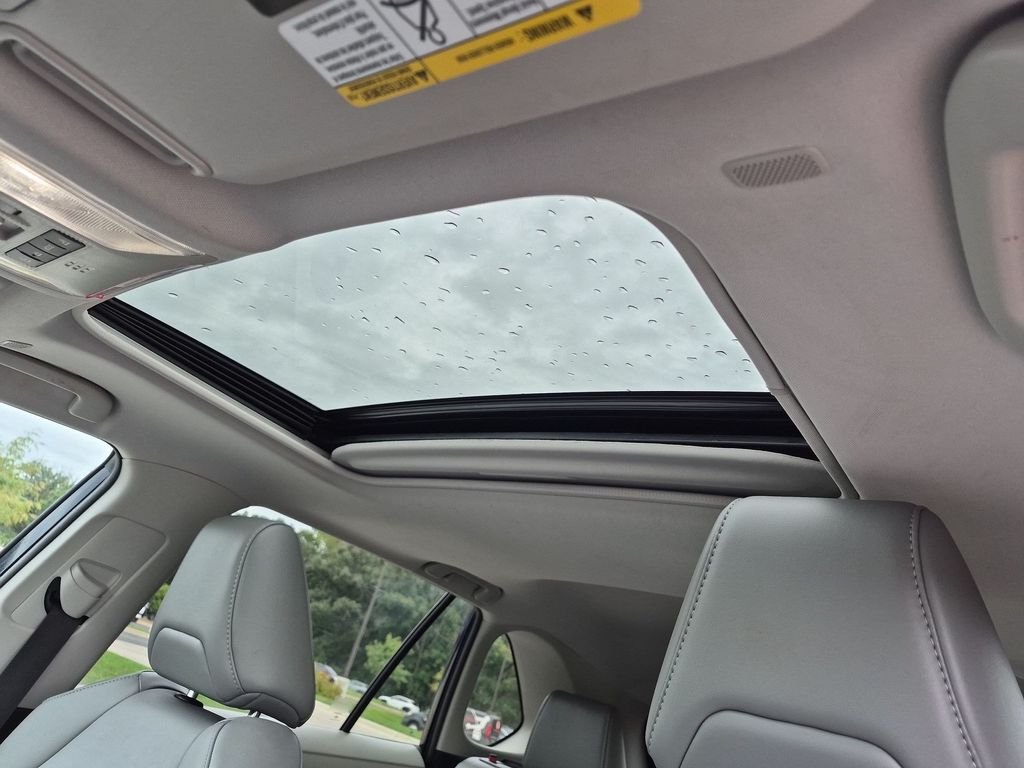 Used 2023  Toyota XLE Premium image 13