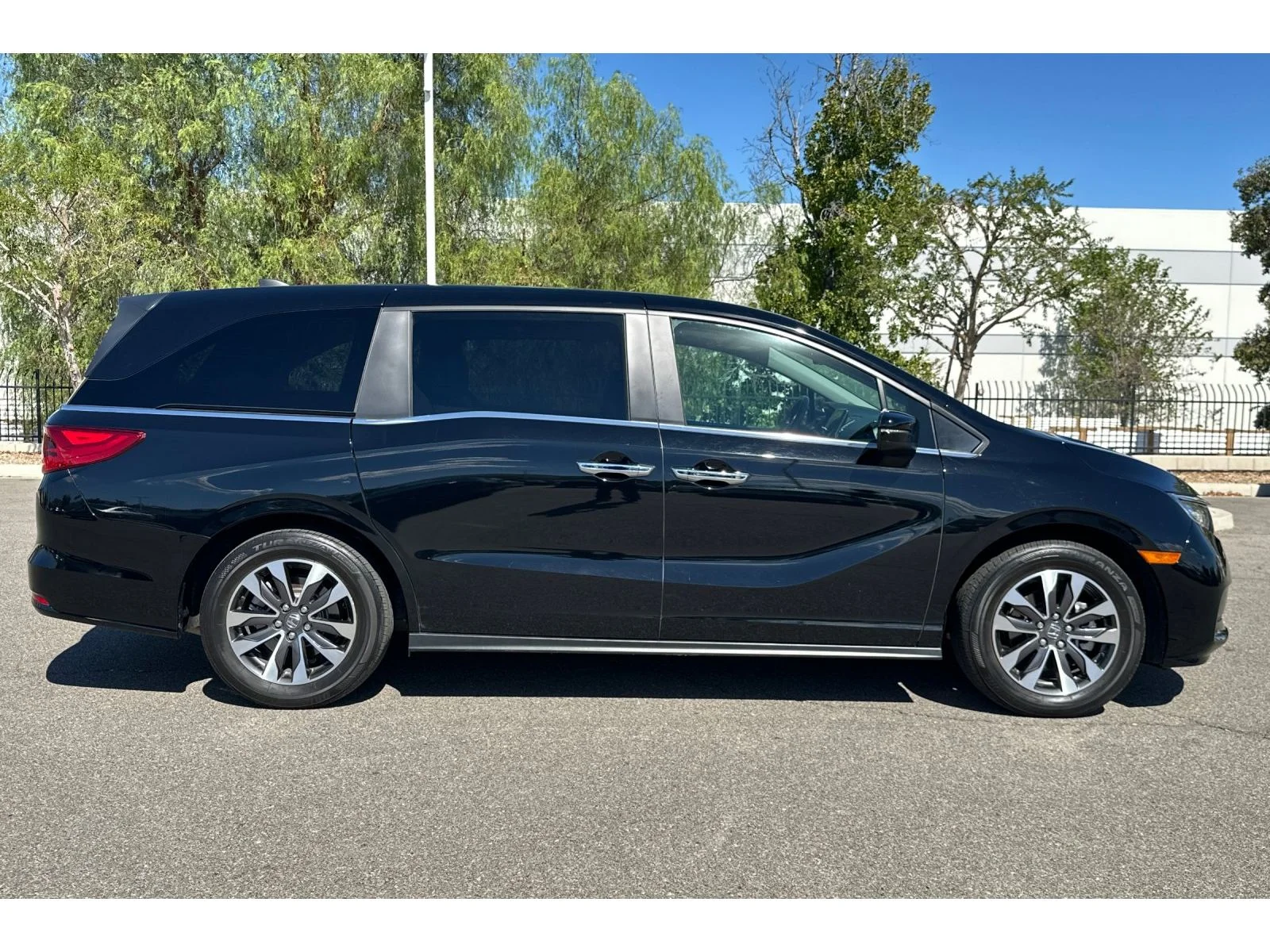 Used 2024 Crystal Black Pearl Honda EX-L image 7