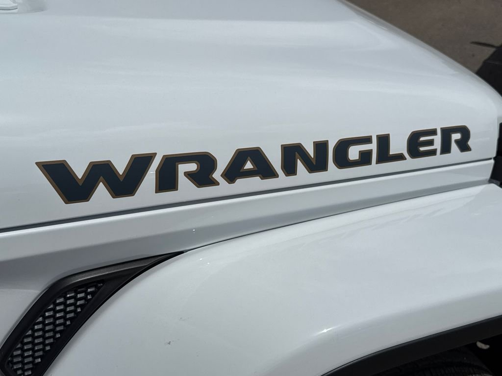 New 2026 Bright White Clear-Coat Exterior Paint Jeep 85th Anniversary Edition image 10