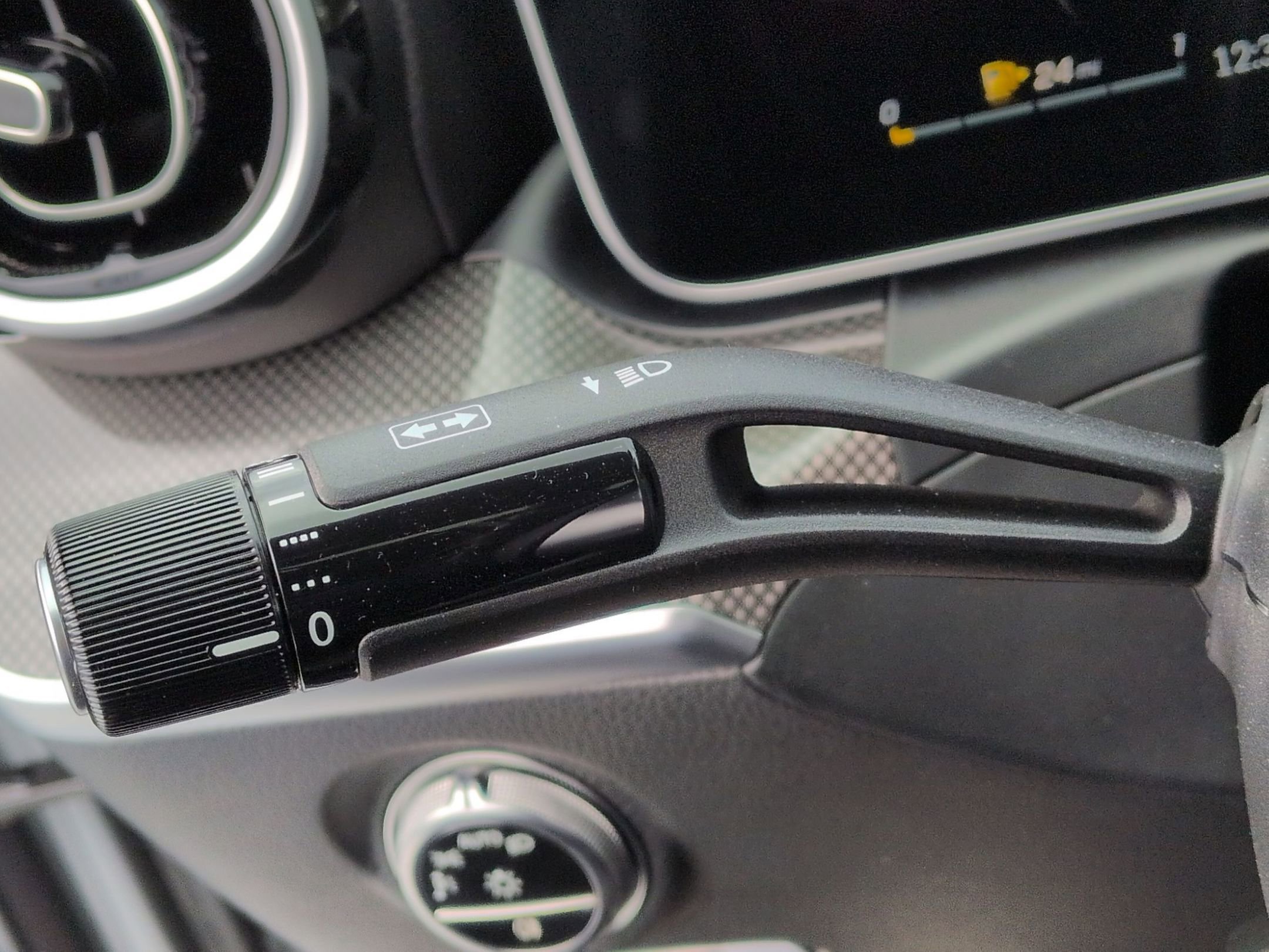 New 2026 MANUFAKTUR Alpine Grey Mercedes-Benz C 300 image 64