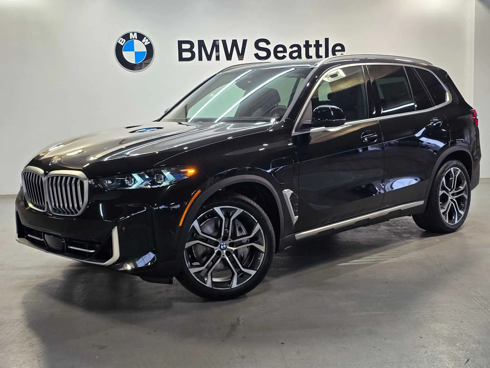 2026 BMW X5 xDrive50e's photo