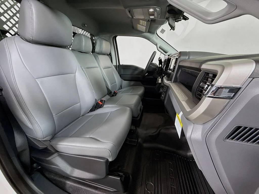 New 2025 Oxford White Ford F-450® XL image 22