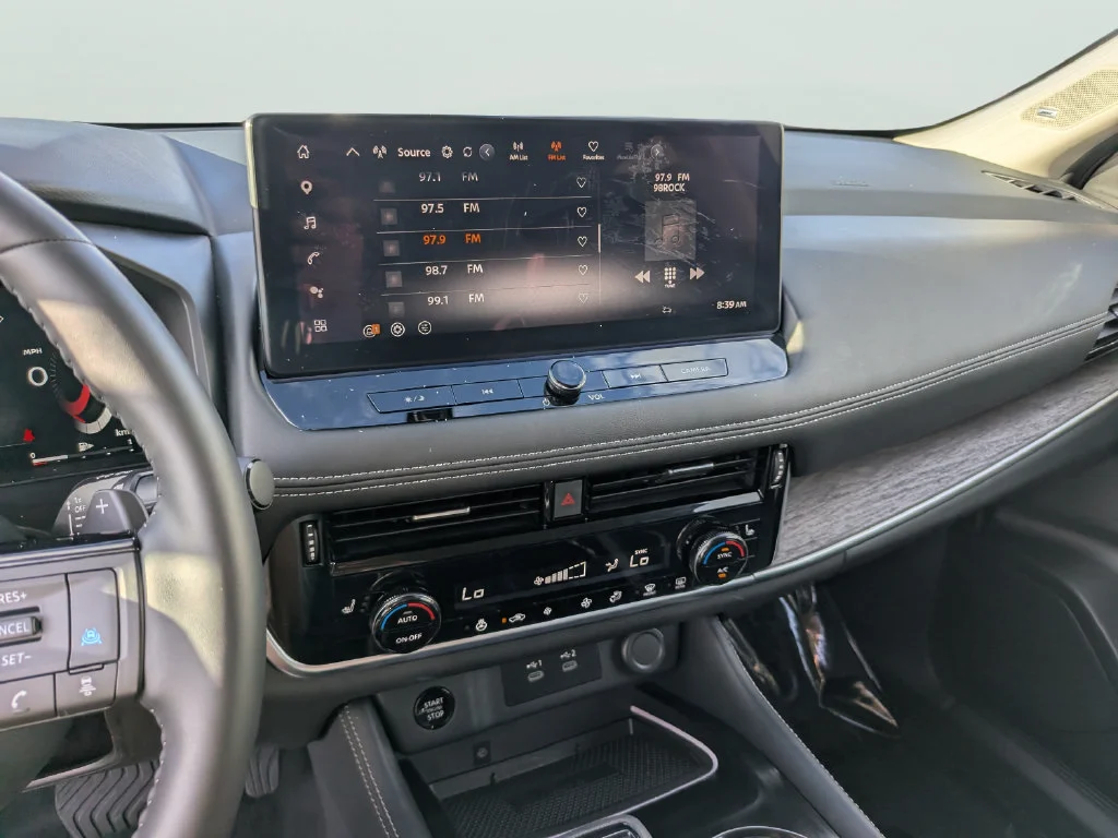 Used 2025 Blue Nissan Platinum image 22