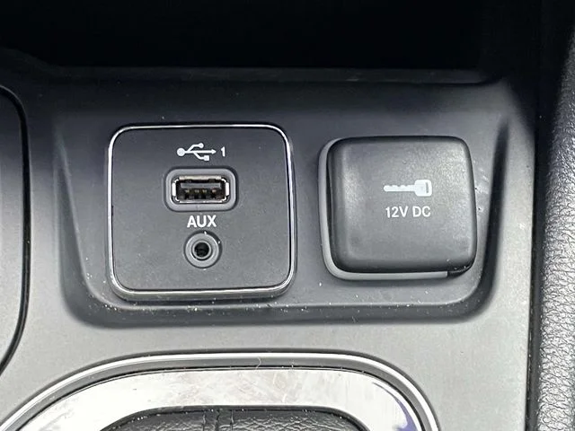 Certified Used 2019 Diamond Black Jeep Latitude Plus image 28