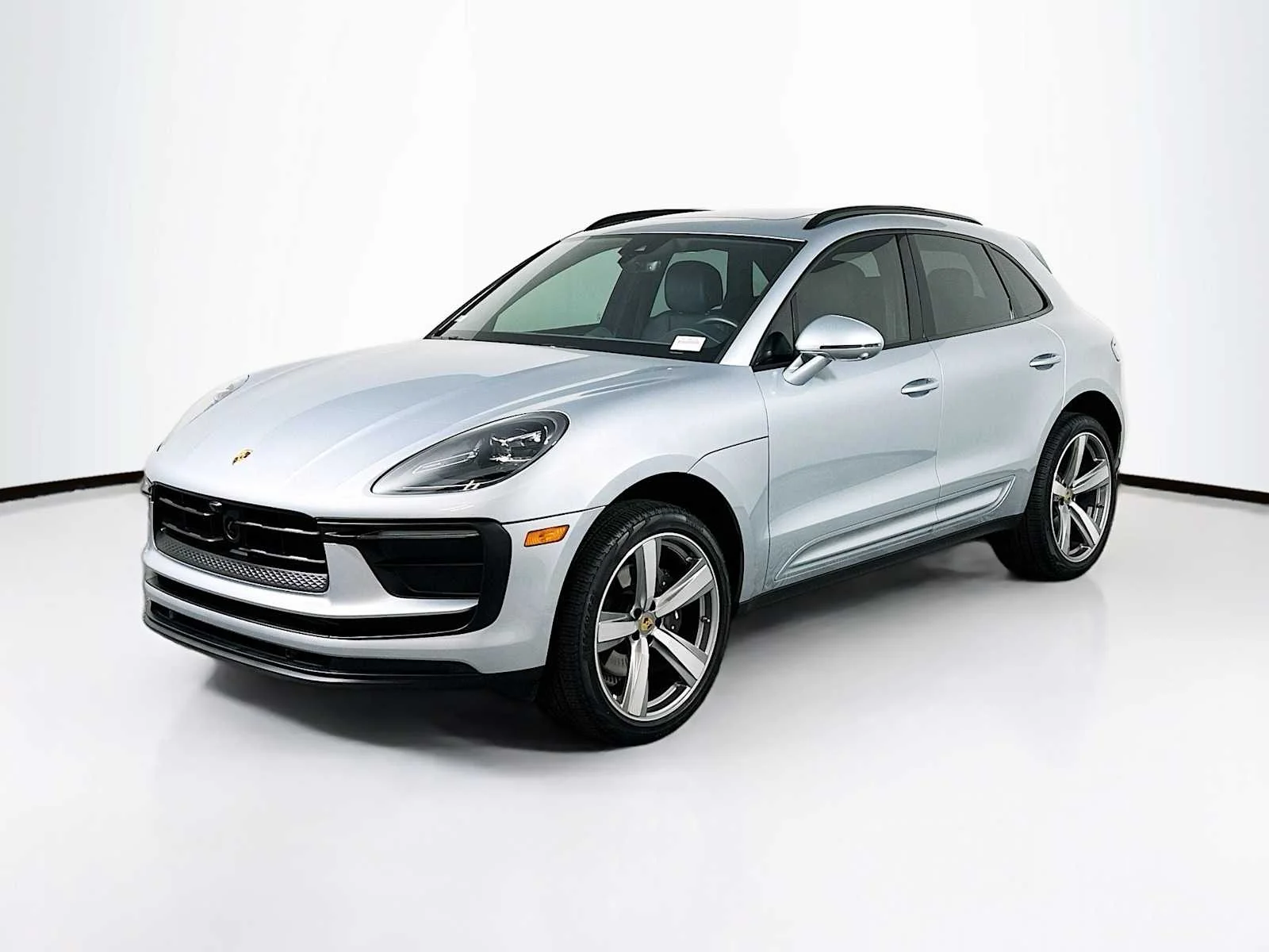 2025 Porsche Macan's photo