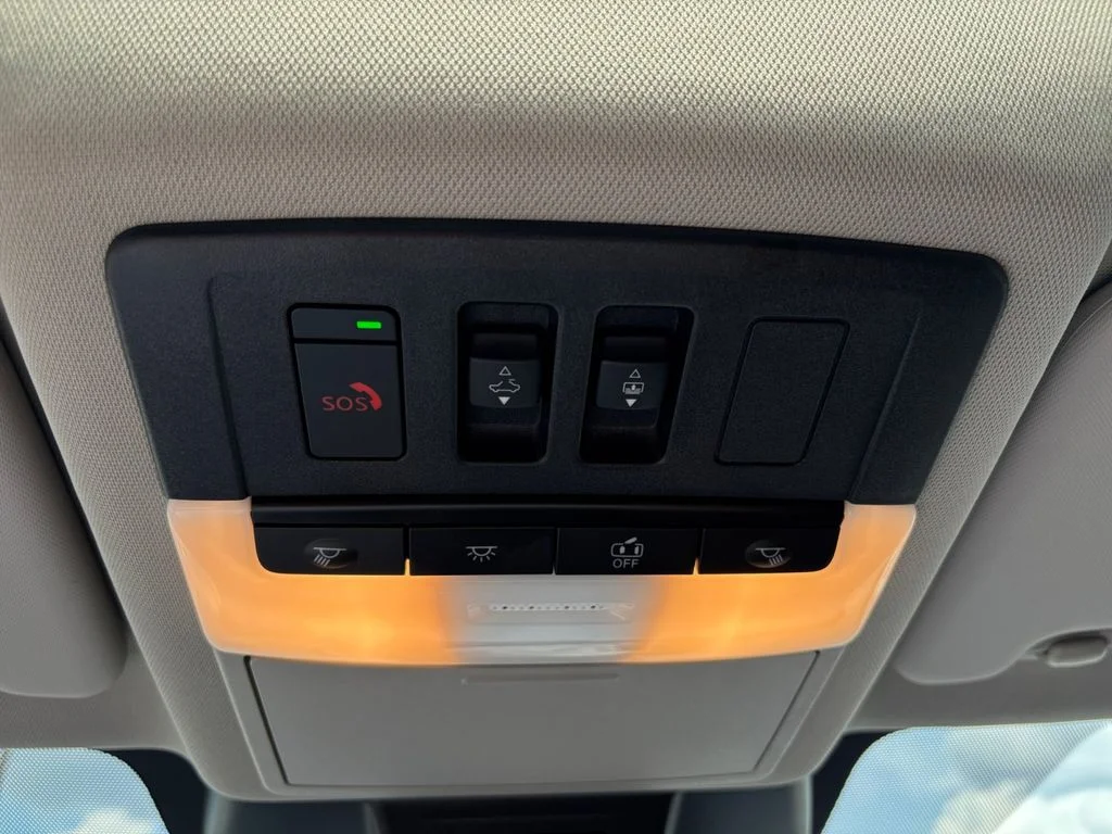 Used 2025 Gold Nissan Platinum image 41