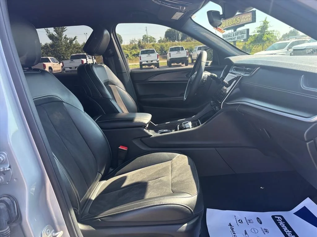 Used 2024 Silver Jeep Altitude image 15