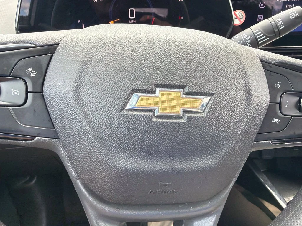 Used 2025 Summit White Chevrolet LT image 10