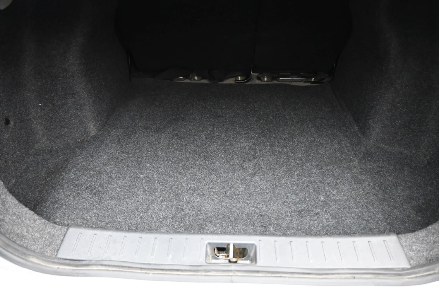 Used 2025 Silver Nissan 1.6 SV image 24