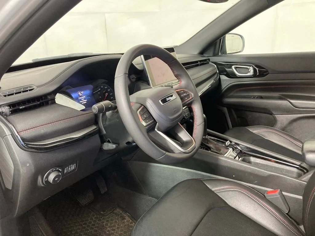 Used 2025 Silver Jeep Trailhawk image 15