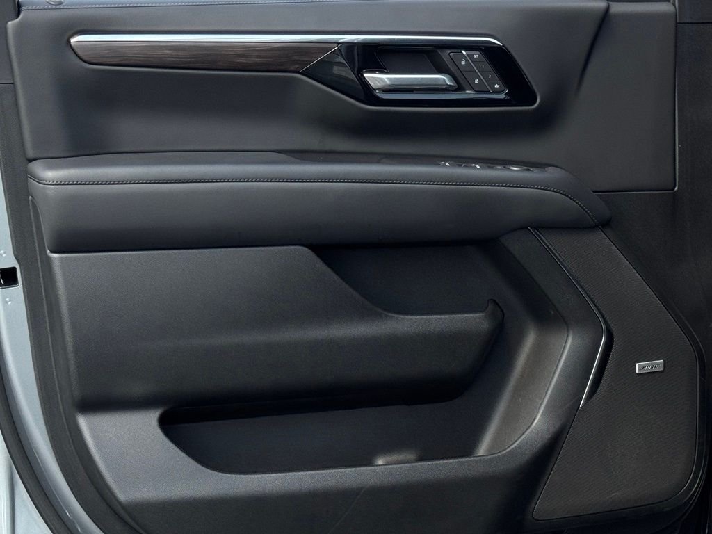 Used 2025 Gray Chevrolet Z71 image 16