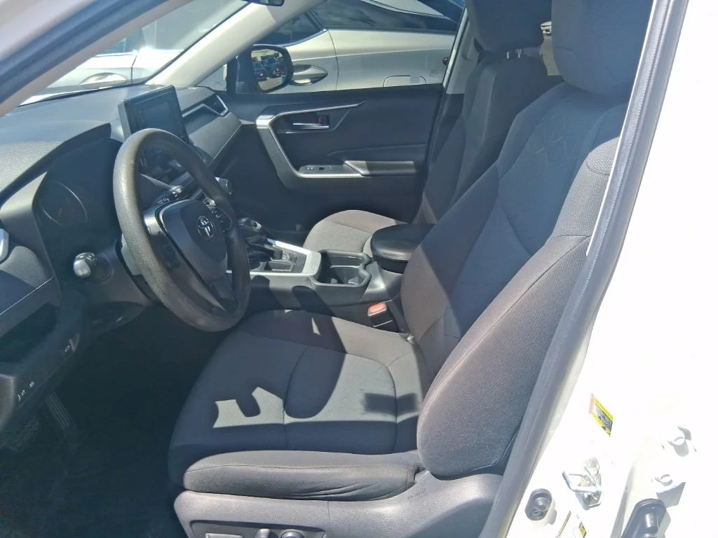 Used 2020 White Toyota XLE image 9