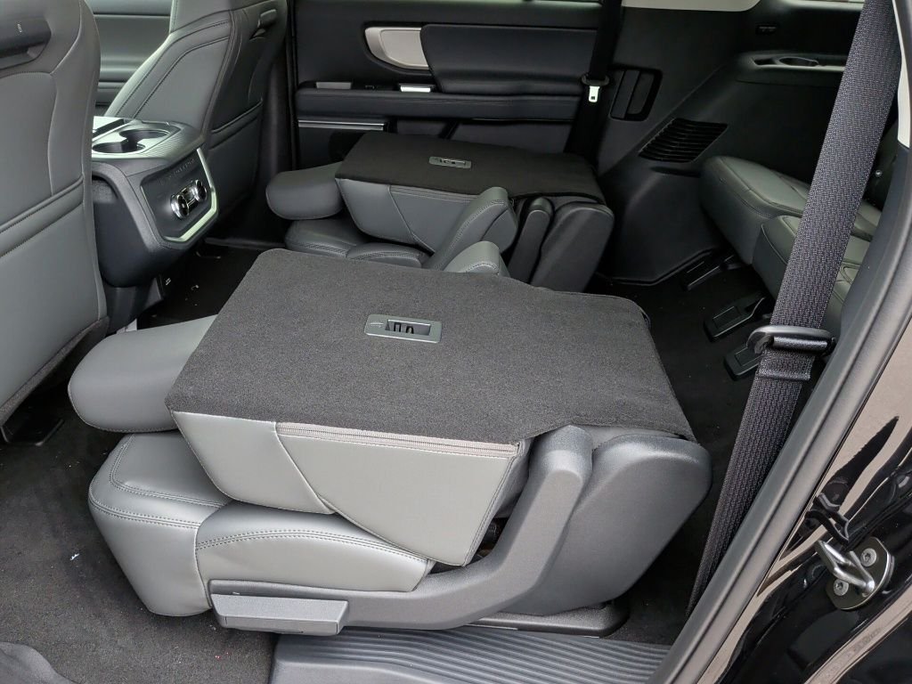 New 2026 Agate Black Metallic Ford MAX Active image 35