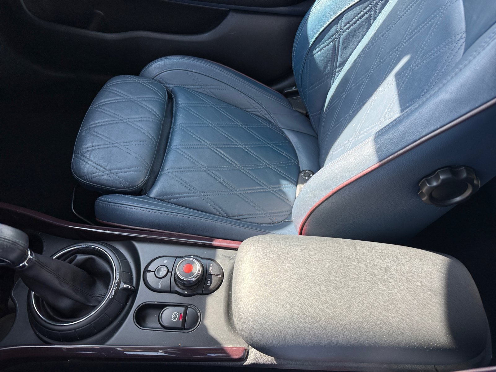 Used 2017 Pepper White MINI Clubman image 14