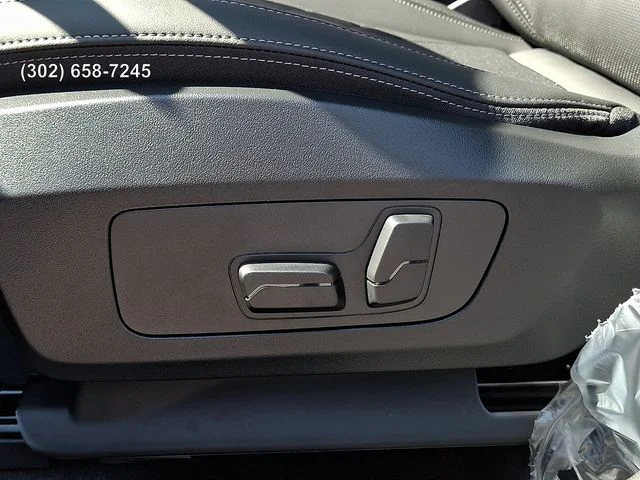 New 2026 Mineral White Metallic BMW xDrive28i image 19