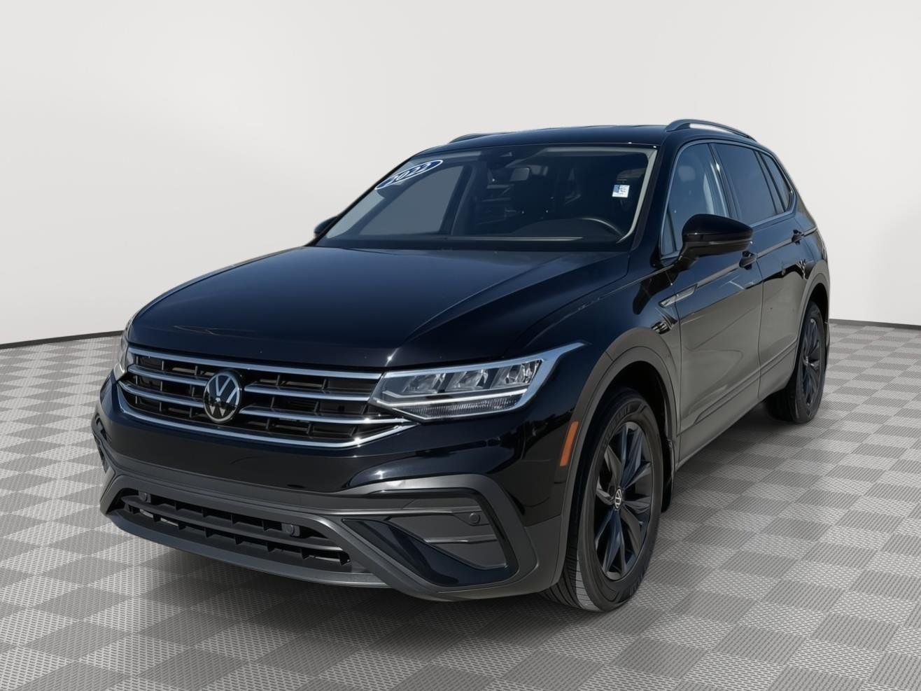 Used 2022 Deep Black Pearl Volkswagen SE image 3