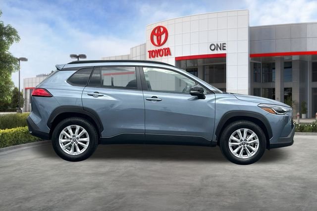 Certified Used 2025  Toyota LE image 3